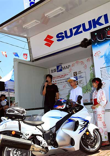 元世界耐久選手権２年連続チャンピオンの北川圭一さんが、隼オーナーとして京都から参加してくれました。